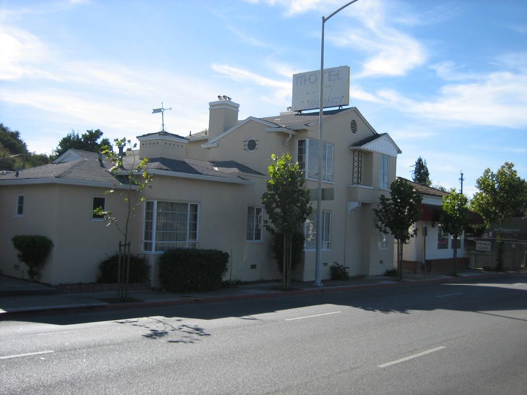 מנלו פארק Stanford Inn מראה חיצוני תמונה